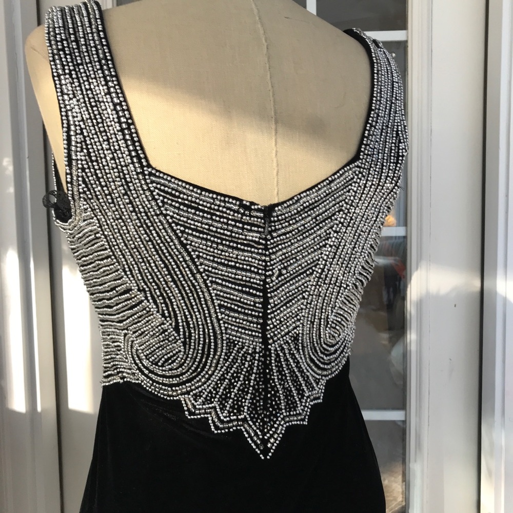 🦋 Gorgeous beaded Stenay evevning gown